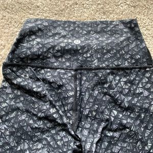 Gray pattern lululemon leggings size 6